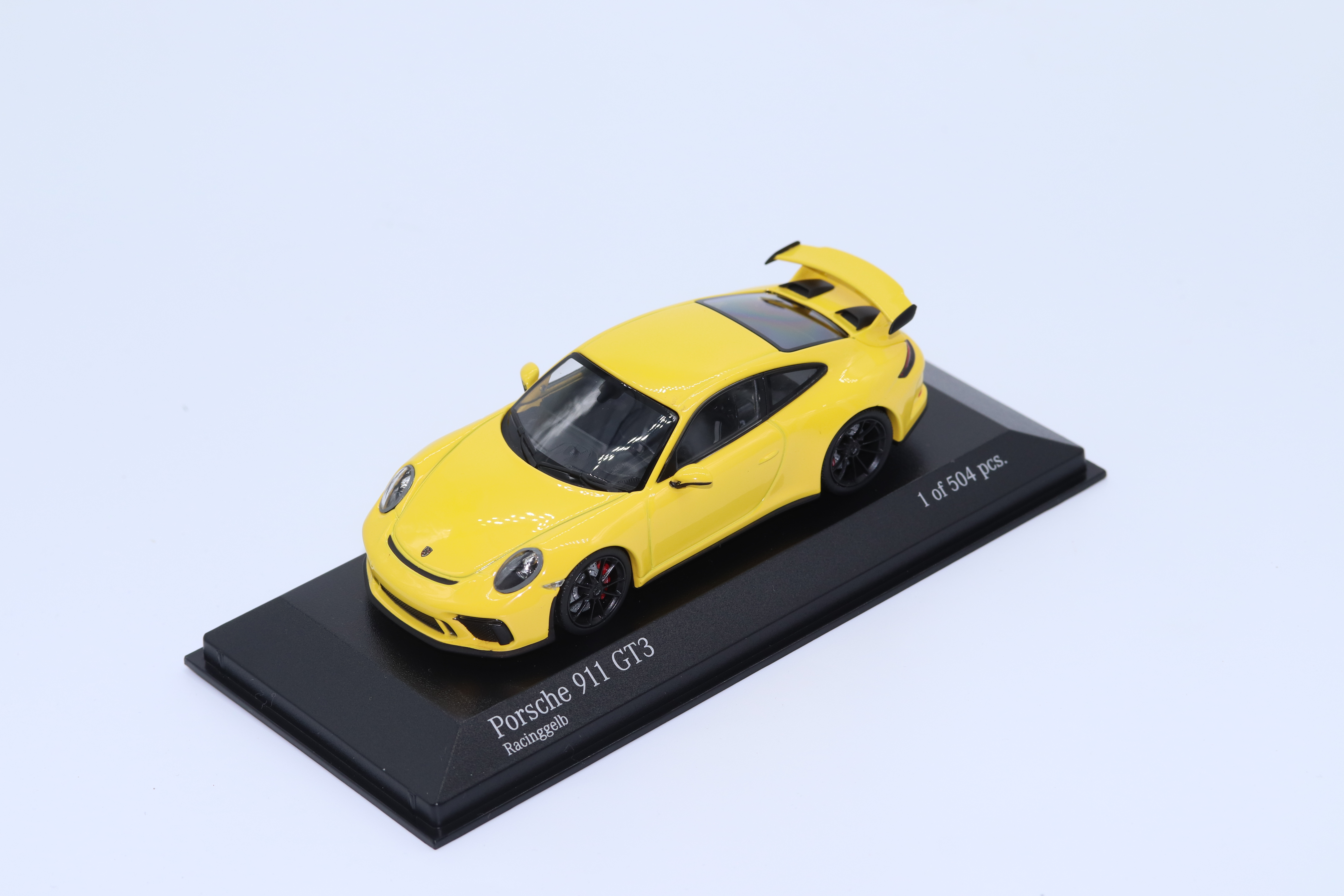 MINICHAMPS 1.43 Porsche 911 GT3 2016 yellow ( 410 066020 ) - Eurospecc