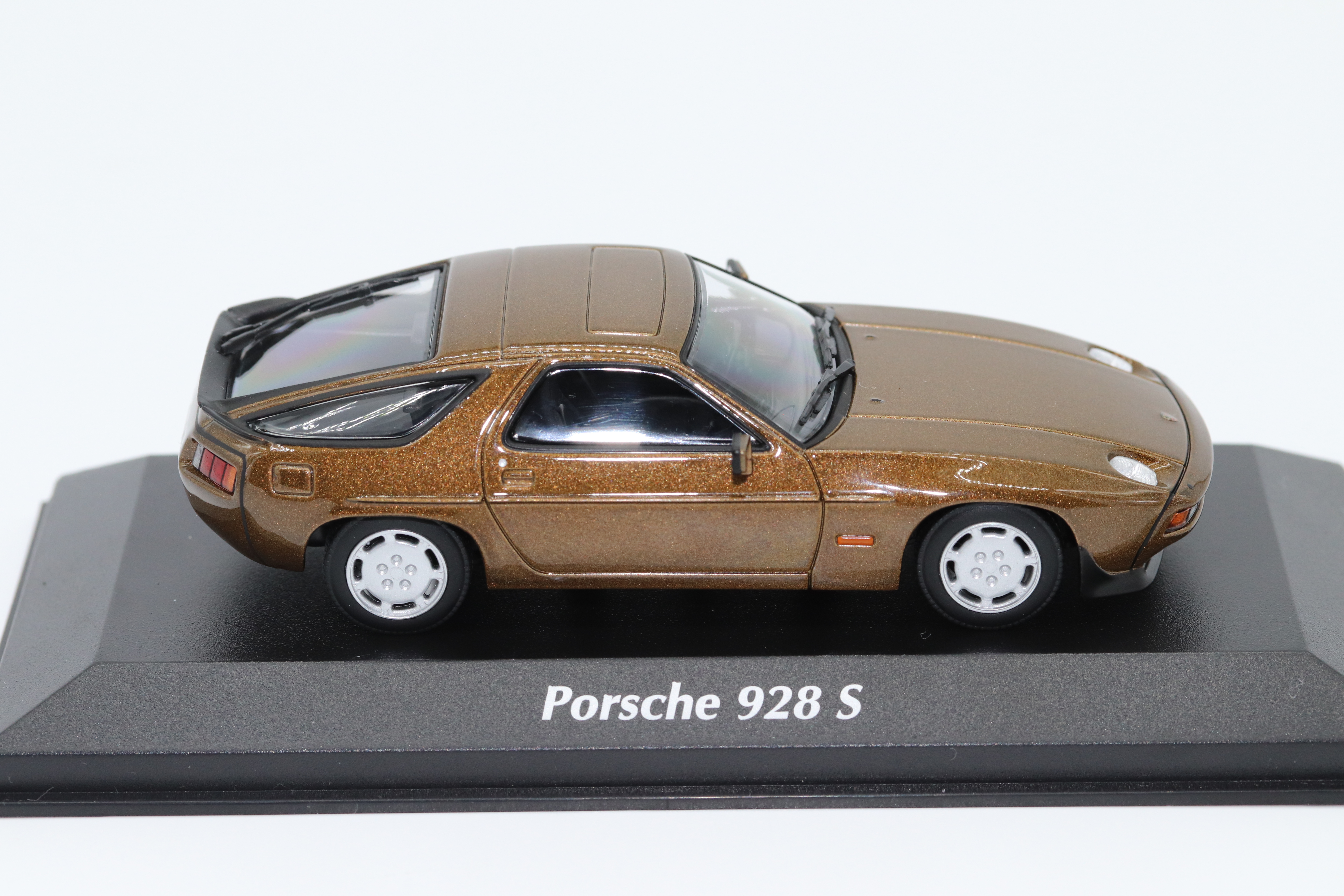 Minichamps Maxichamps 1 43 Porsche 928 S 1979 Brown Metallic Color 940 068120 Eurospecc