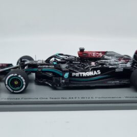 SPARK models 1.43 Mercedes Benz AMG F1 #44 Lewis Hamilton Bahrain F1 GP Winner 2021 ( S7660 )