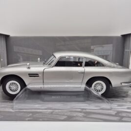 Solido Models 1.18 Aston Martin DB5 ( 1964 )  Silver Birch colour ( S1807101 )