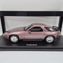 GT Spirit Models 1.18 Porsche 928 S4 ( Pink ) Cassisrot Metallic colour ( GT524 )