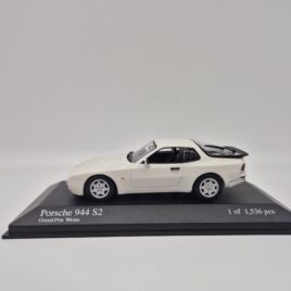 Minichamps 1.43 Porsche 944 S2 1989  White colour  ( 400 062222 )
