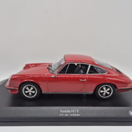 Minichamps Models 1.18 Porsche 911 S 1972  Red colour  ( 155 063000 )